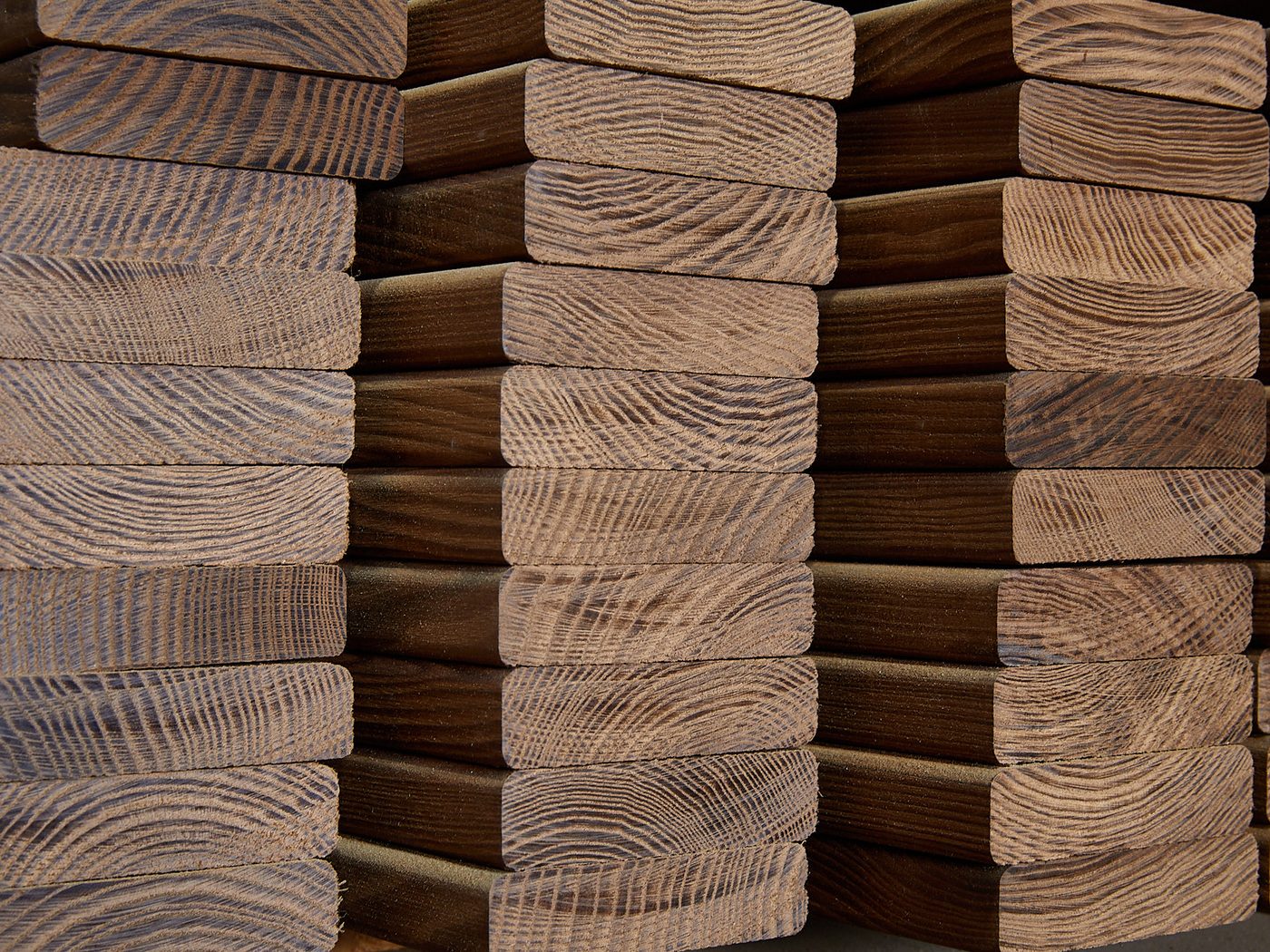 Штабель термодоски на производстве Massive Wood